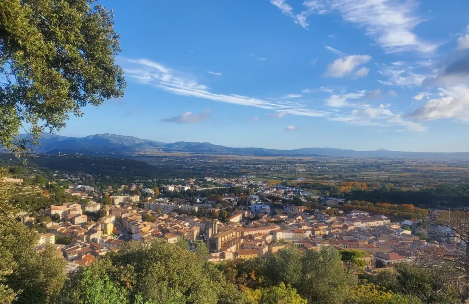 Vue depuis le Mont Caylus sur la plaine du cœur d'Hérault